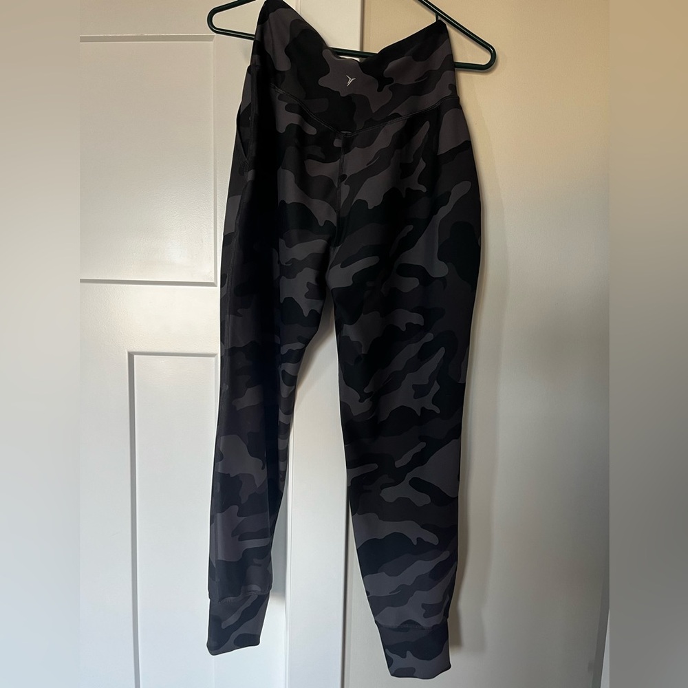 Women’s black camo athletic joggers. Size M